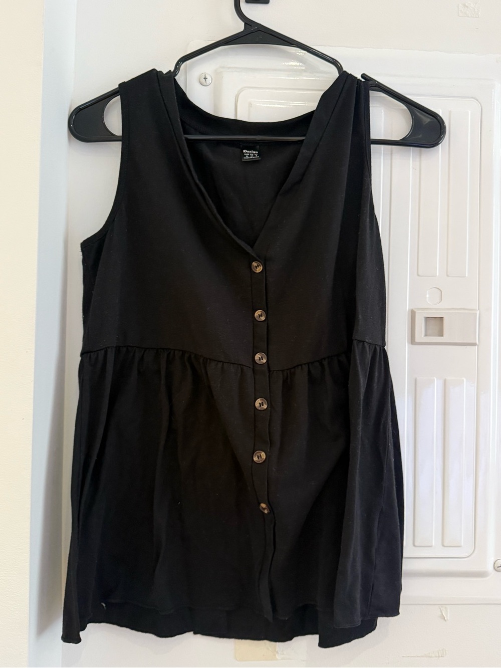 SHEIN Black Sleeveless Button-Front V-Neck Top